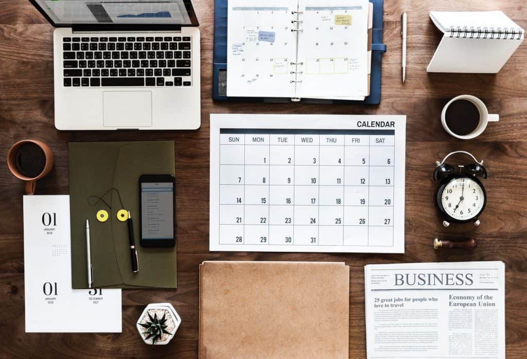 A desk with all the essentials on it. 