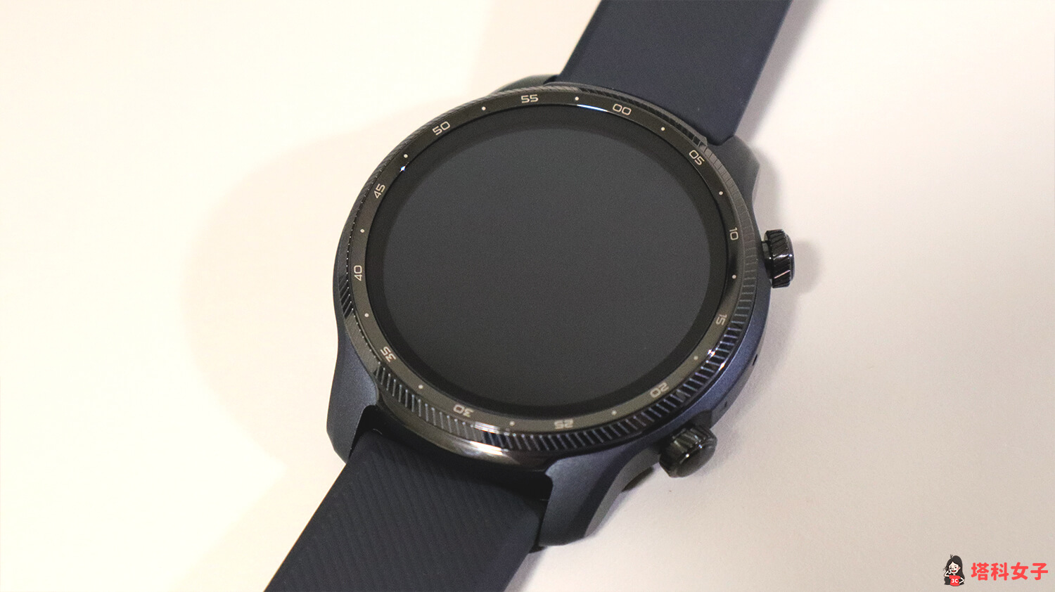 TicWatch Pro 3 Ultra GPS 軍規智慧手錶：外觀