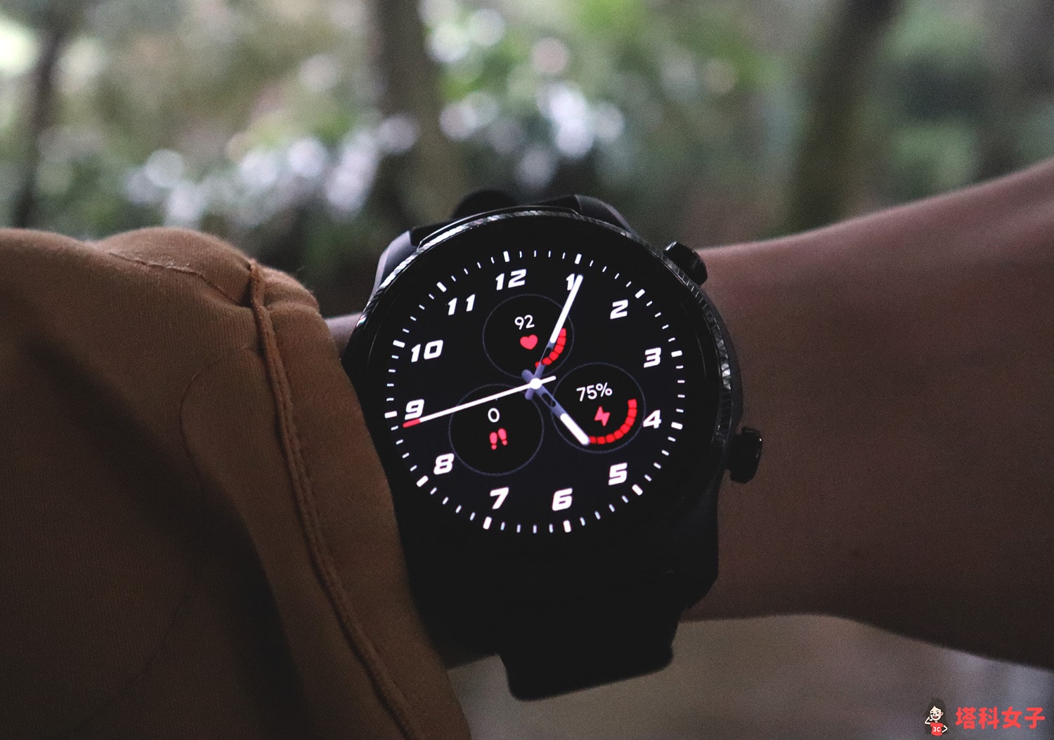 TicWatch Pro 3 Ultra GPS 軍規智慧手錶：充電與續航