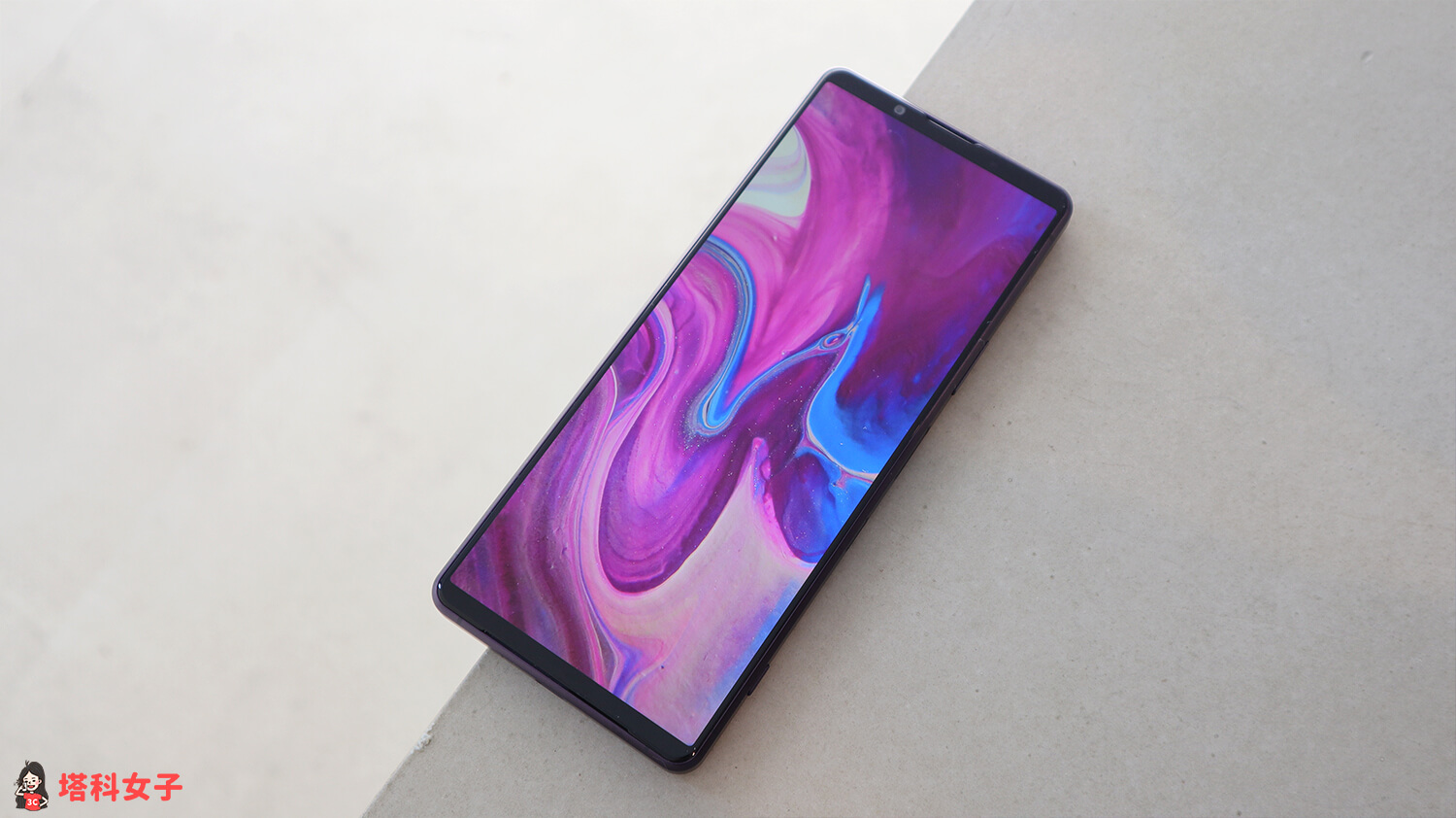 Sony Xperia 1 iii：4K HRD OLED 顯示器， 120hz 螢幕更新率